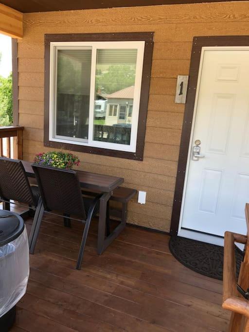 Parkway Yellowstone Guest House Room #1 การ์ดีเนอร์ ภายนอก รูปภาพ