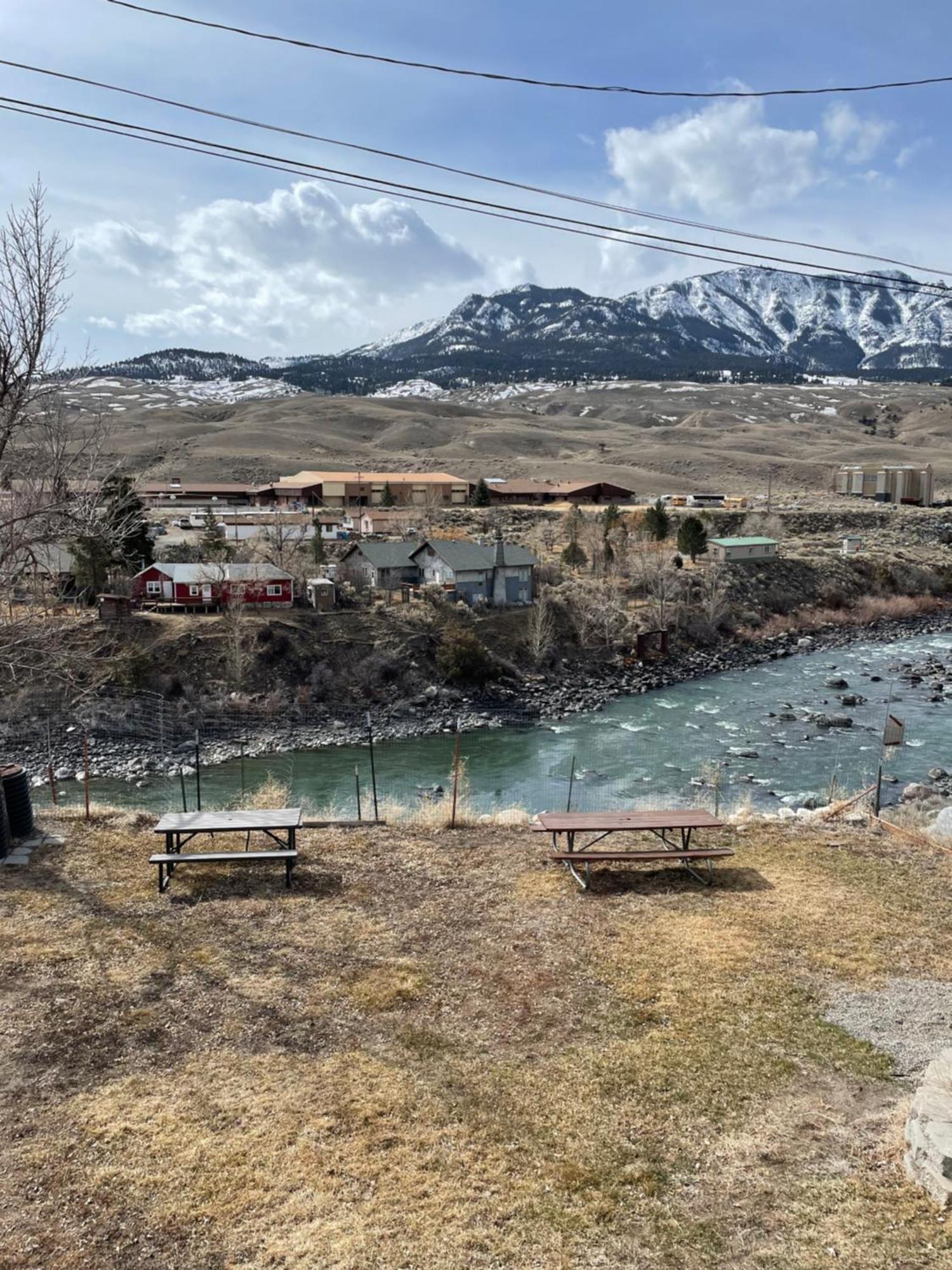 Parkway Yellowstone Guest House Room #1 การ์ดีเนอร์ ภายนอก รูปภาพ